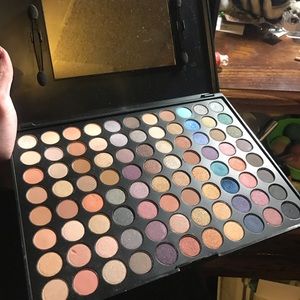 Beauty gems 83 color eyeshadow pallet